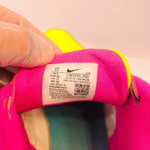 Nike Air Max 90 Leather GS Youth Size 5 Yellow Green Athletic Shoes CW5795-700 - Picture 5 of 9